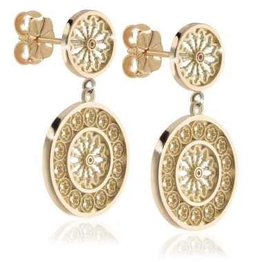 Gold stud earrings, depitcing the rosewindow of St. Francis Basilica